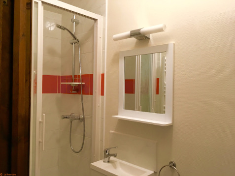 Salle d'eau chambre 1